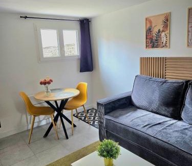 Epinay-sur-Seine Apartment | Grand studio cosy proche Paris