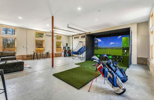 White Haven House | Grand Timber by AvantStay Indoor Pool Sports Court Game Room More