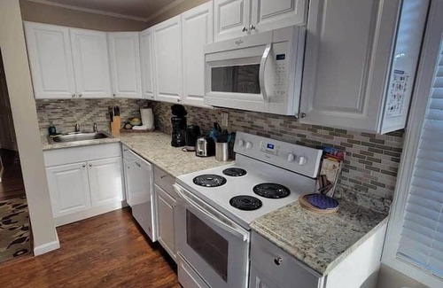 Downtown Niagara Falls Apartment | Grand View | Walk to Falls, Casino & Attractions