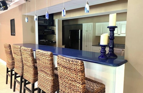 Glasser House | Grand Villa Sparta/pool koi pond cinema game room