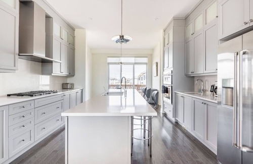 Bowmanville House | Grand Waterfront Retreat – Under 1hr from Toronto
