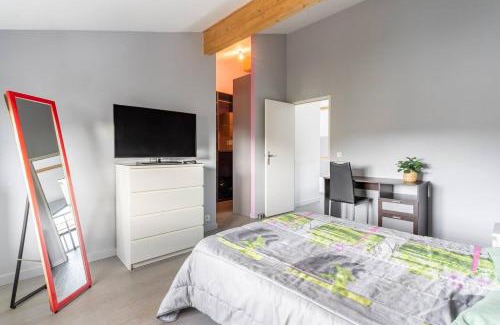 Labarthe-sur-Leze Bed & Breakfast | Grande chambre privée avec salle de bain et WC