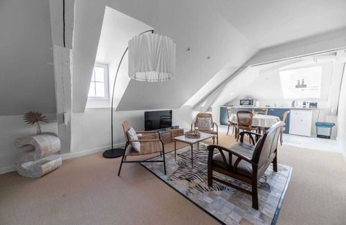 Gannat House | Grande Maison Design, jardin, patio et parking