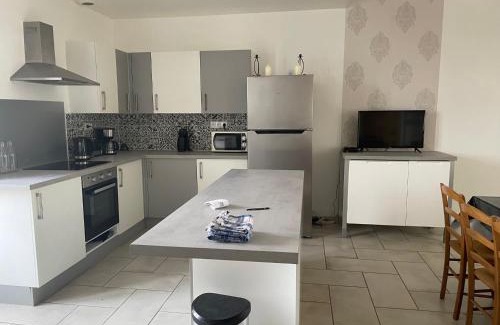 Chemire-en-Charnie House | Grande maison avec piscine privée, 7 chambres et vue sur la campagne - FR-1-410-444