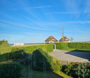 Quineville House | Grande maison normande, vue mer à 75 metres de la plage, équipé spa de nage