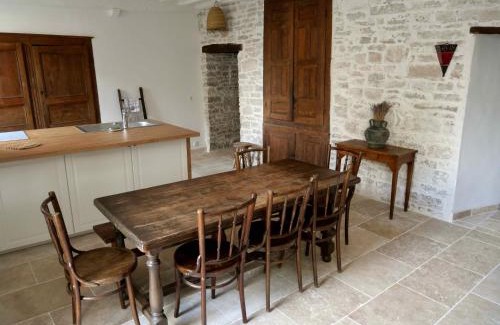 Noyers-sur-Serein House | Grande maison - village de Noyers - 5 chambres