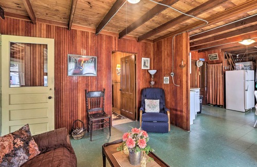 Saybrook Manor Cottage | 'Grandma's Cottage' w/Sunroom: Walk to Beach