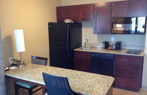 Glenwood Hotel | GrandStay Hotel & Suites