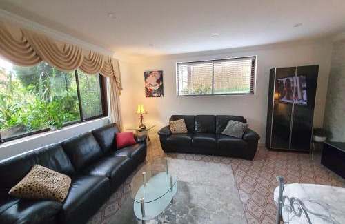 Glenroy Apartment | Grandview Melbourne Executive 2BR Apartment