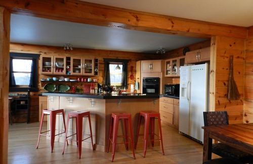 Eagle Mountain Cabin | Grandview! Overlooking the Mississippi River with year 'round HOT TUB!