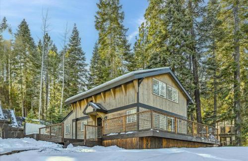 Comstock Acres House | Granlibakken Getaway- West Shore Retreat-Central Location-Hot Tub-Near Skiing