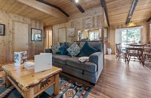 Sugarloaf House | Granny's Love Shack - TRANQUIL RETREAT STEPS AWAY FROM THE NATIONAL FOREST!