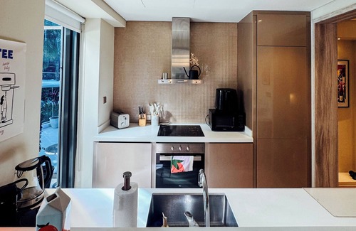 Business Bay Apartment | Grapeful Stay – Luxury Hostel Paramount Tower Business Bay