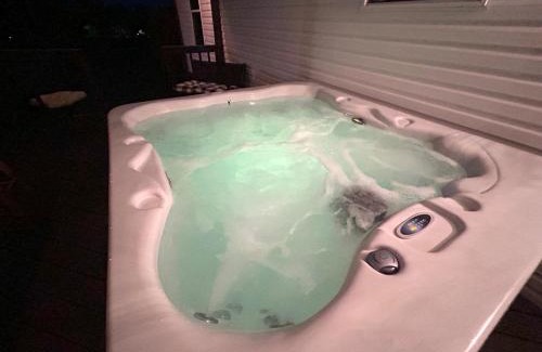 Wilderness House | Grassy Meadow Getaway - HOT TUB!