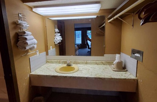 West Frankfort Hotel | Gray Plaza Motel