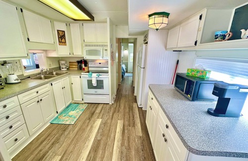 Nettles Island House | Great 1 bedroom 2 bath beach bungalow