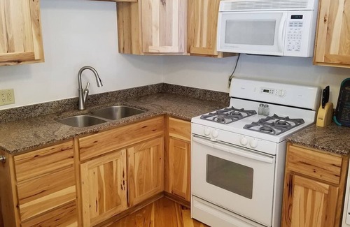 La Crosse House | Great 1 Bedroom unit with easy access to everything