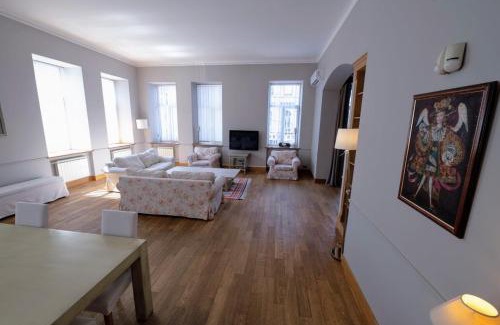 Podil Apartment | Great 144 sq.m. apartment in the center of Kyiv