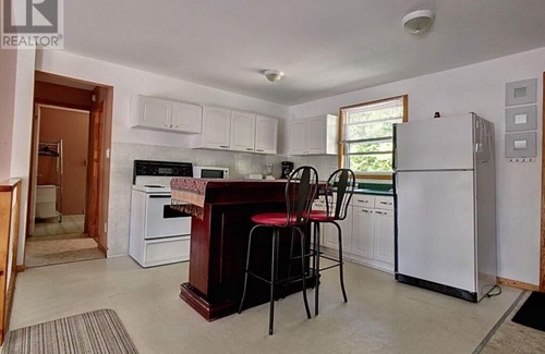 Arden House | Great 3-Bed Oak cottage located in the heart of Land O’Lakes Frontenac region.