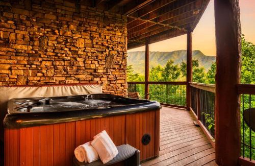 Pittman Center Ski Chalet | Great Alpine - 4 KingSuites- September Deals-Views-Hot Tub-FirePit-GameRm