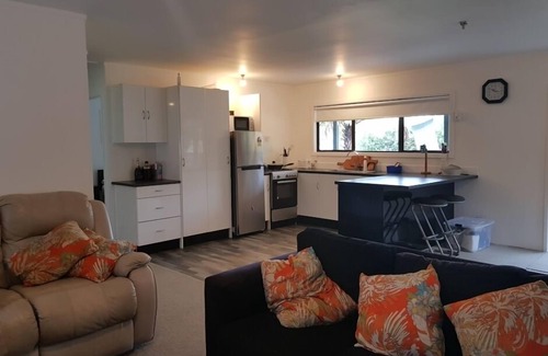 Great Barrier Island House | Great Barrier Island Okiwi AshleyRose cottage.