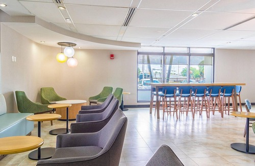 Miami Springs Hotel | Great Choice For Whatever Brings You To Town! Onsite Swimming Pool