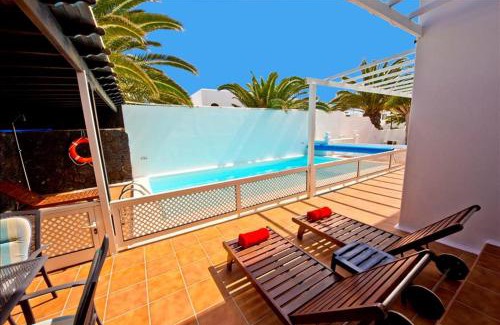 Costa Teguise Villa | Great Costa Teguise Home Villa Luz De La Fragata 4 Bedrooms Private Pool Central Location