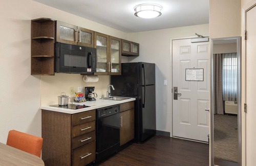Anaheim Resort House | GREAT DEAL! 2 Amazing Units Close to Disneyland! Shuttle Service, Pool!
