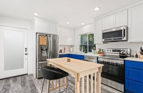 Sellwood-Moreland House | Great Deals on Summer Stays!