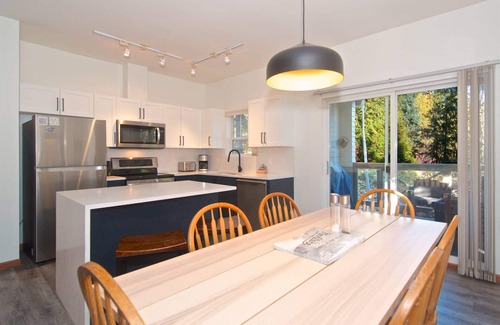Blueberry Hill House | Great Family Townhome in Quiet Blueberry Hills! 1.5 miles from Village + Life with Mountain Views.