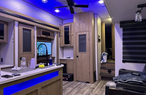 Graysville RV Rental | Great for the traveling crew to Robinson for work. Comes with everything needed!