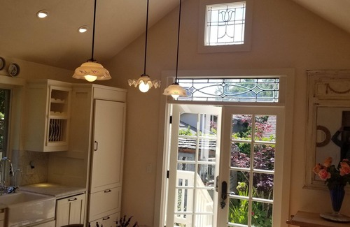 Golden Rectangle House | GREAT HOME: Easy Walk to Carmel Shops, Restaurants & Beach. Monthly discounts!