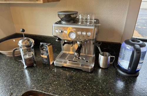 Sunriver House | Great Kitchen, AC, SHARC Access, Hot Tub, Bring Pet!