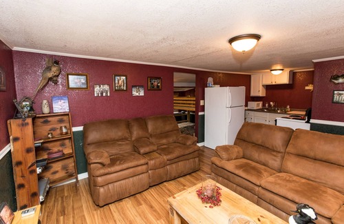 Clifton House | Great 'Lake House #2' Just Yards From Marina & Lake Access