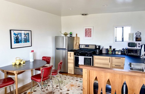 Emeryville House | Great location! Berk/SF/Oak Full o Art! Renovated!