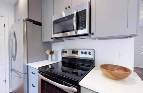 Talbot's Corner House | Great Location .Cute Cottage in Hip East Nashville