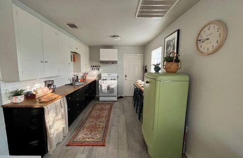 Foster Heights House | GREAT LOCATION! HIP EAST AUSTIN NEIGHBORHOOD! MINUTES FROM DOWNTOWN!