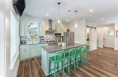 South Lamar House | Great location - Memorial Day Weekend - Hot Luck Festival!