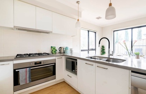 Point Cook House | great ocean start from point cook family house for 8
