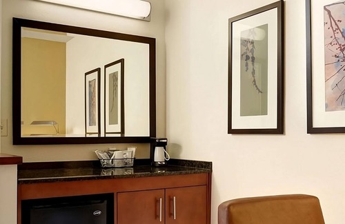 Gwinnett Place Apartment | Great Relaxing Overnight Stay! Spacious Unit. Minutes Away Gas South Arena!