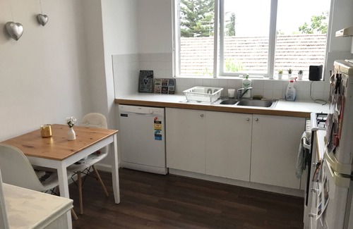 St. Kilda East Condo | Great spacious apartment in a perfect location