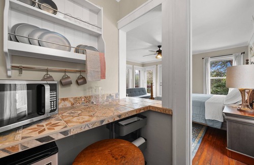St. Petersburg - Clearwater Apartment | Great Studio “SUNSET” with WiFi, TV. in the heart of charming St. Petersburg.