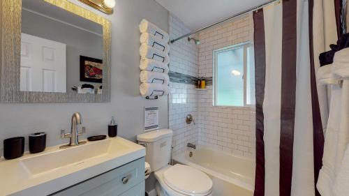 Barnum West House | Great two bedroom family spot with convenient access to downtown
