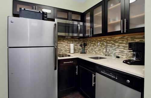McLean Condo | Great Value! Suite Near DC | Free Breakfast + On-Site Fitness Center