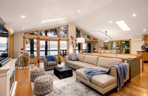 Puget Sound House | Great Views! Sleeps 10, Beachfront Hood Canal, Olympic NP, Kayaks, Game Room