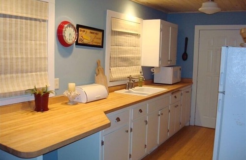 Oconto Cottage | Green Bay Waterfront Cottage. Great Year-Round Retreat. 25 min North of Lambeau