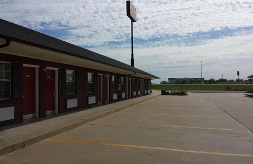 Henryetta Hotel | Green Country Inn