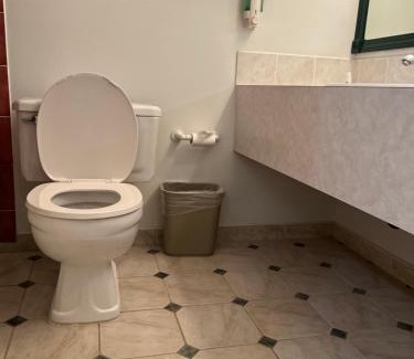 Whitecourt Hotel | Green Gables Inn