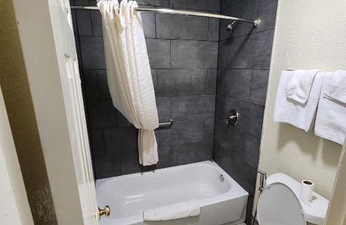Greensboro Hotel | Green Garden Inn