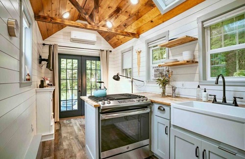 Jamaica Apartment | Green Mountain Tiny House: a mountainside retreat